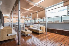 Great apartment with a pool on the beach in Barcelona - Image 5