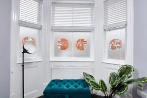 Stylish Apt Near EMA; Gym & Pool Access, Fast WiFi - Image 4