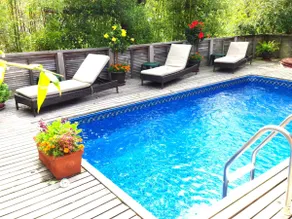 Luxury 4BR Home: Bay Views, Heated Pool & Spa, AC - Image 2