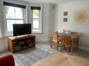 Bright Seaside Basement Apartment - Image 5