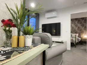 2BR@Luxury&Stylish Top Floor Apt,Pool,Parking,View - Image 3