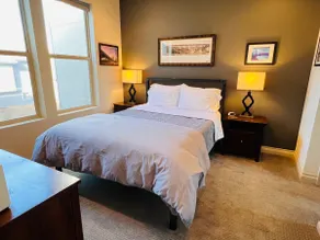 Modern Townhouse in Downtown with Private Balcony - Image 3