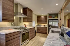 Modern Downtown Loft in Heart of Silverton - Image 5
