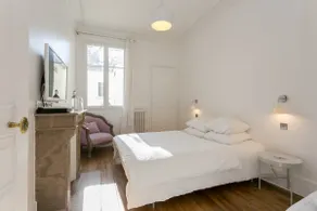 Stylish apartment for 4 in Paris near Eiffel Tower - Image 3