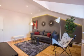 * Amazing design apt, prime location w parking * - Image 3