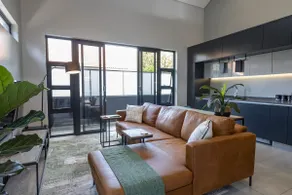 Luxurious Upmarket Apartment - Image 2