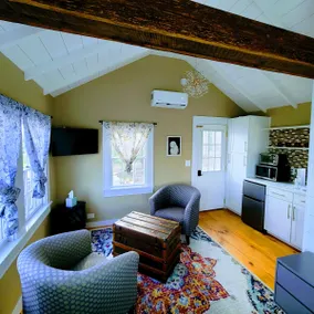 Coastal Sunset Cottage-1 bed, Kitchenette, Deck - Image 4