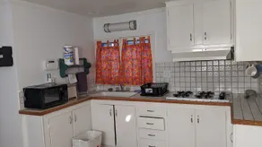 Cabin in the trees - Image 3