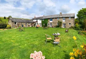 Malt-Barn Conversion, with access to Pool & Hot Tub-at Fox Valley Cottages - Image 4