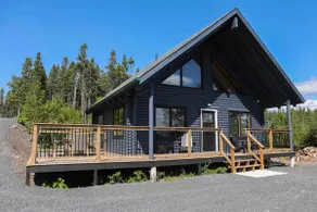 Log Cabin on Thorburn Lake-9 mins from Clarenville - Image 2