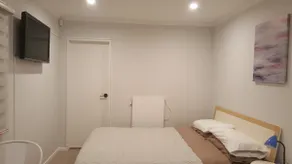Private Ensuite + WIFI & Own Access - Image 4