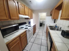 Lovely and spacious, 2 bedrooms and 2 bathrooms - Image 4