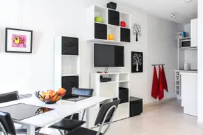 Air-conditioned studio with private garage - Image 5