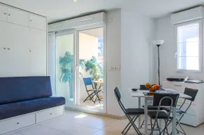 Air-conditioned studio with private garage - Image 4