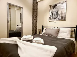 In Centre Suite by Open City - Image 4