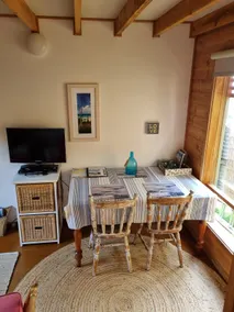 Stunning Location Close to Lakeside. - Image 3