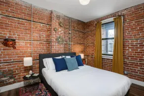 Stunning Huge Vintage Loft Minutes From Downtown! - Image 2