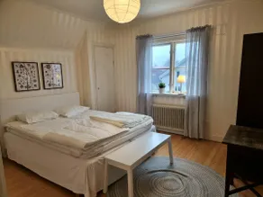 Nice attic apartment with balcony and free parking - Image 3