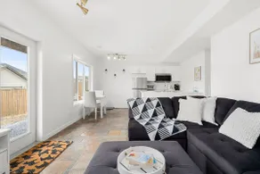 Modern & Cozy Entire 1 Bedroom Walkout Suite - Image 4