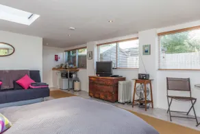 The Studio Christchurch B&B Luxury Garden Room - Image 4