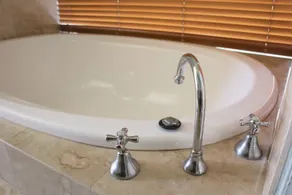 Quiet modern luxury 1br apartment. A cut above! - Image 3
