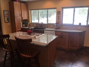 Log Cabin Luxury on a Lake - Image 4