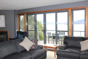 The Lakehouse 3 story house, sleeps 10, 2.5 baths - Image 5