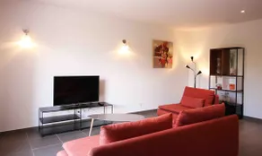 Beautiful pool apartment - Image 2