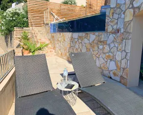 Private 2 bedroom flat with own pool and seaview - Image 3