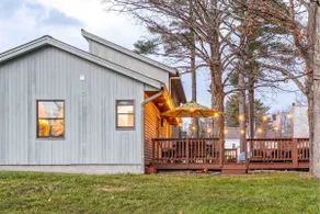 Amenity-Rich Fun Cabin~HotTub*GameRm*20-min to Ski - Image 3