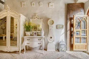 Stunning, romantic 1 Bedroom Property With Terrace - Image 3