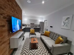 Upmarket one-bedroom apartment at Menlo Park - Image 3