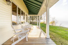 Lakefront Cottage - Best of Both - Image 2