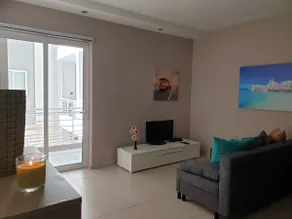 Modern 2 Bedroom in Excellent Location - Image 4