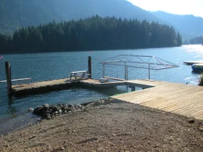 Lakefront Log Cabin Getaway - Image 4