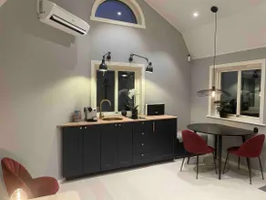 Guest house with private parking and entrance - Image 4