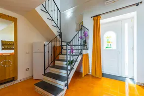 House 450 meters from Chiaia with garden and terrace - Image 3