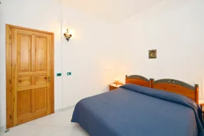 Apartment in villa near the sea, very central - Image 4