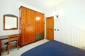 Apartment in villa near the sea, very central - Image 5