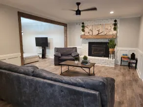 Charming Entire Harrisburg home with large yard. - Image 5