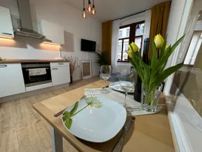 Wonderful living with pond view - Image 3
