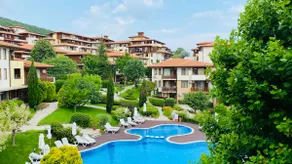 Modern apt in the gorgeous Garden of Eden Complex - Image 3