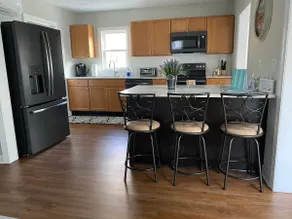 Beautiful Renovated Home, Perfect Getaway! - Image 4