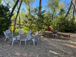 Rustic Retreat & Cabin! Perfect escape! Book now! - Image 3