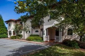 Lakefront Upper Level Villa in Cuscowilla (D-Unit) - Image 2