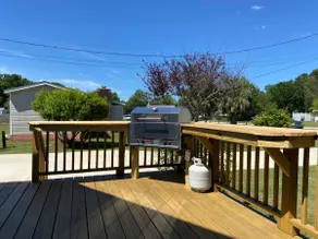 ⛵️Coastal Cottage in Waterfront Neighborhood - Image 4