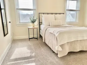 Cute & Cozy Colonial Near Airport & CLE - Image 4