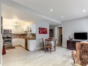 Cozy 2 BDR. Muskoka in the City near Lake & GO - Image 4