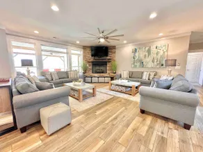 5 Star Lakefront home w/ pool & hot tub-Sleeps 40! - Image 5