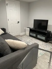 Renovated 1 Bedroom - CoHi/Park View - Image 5